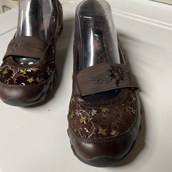 Skechers Brown leather Embroidered Mary Jane sneakers - Picture 2 of 8